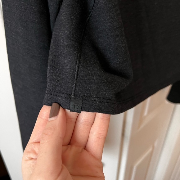 lululemon long sleeve crop top loose fit in sleeves - Picture 3 of 4